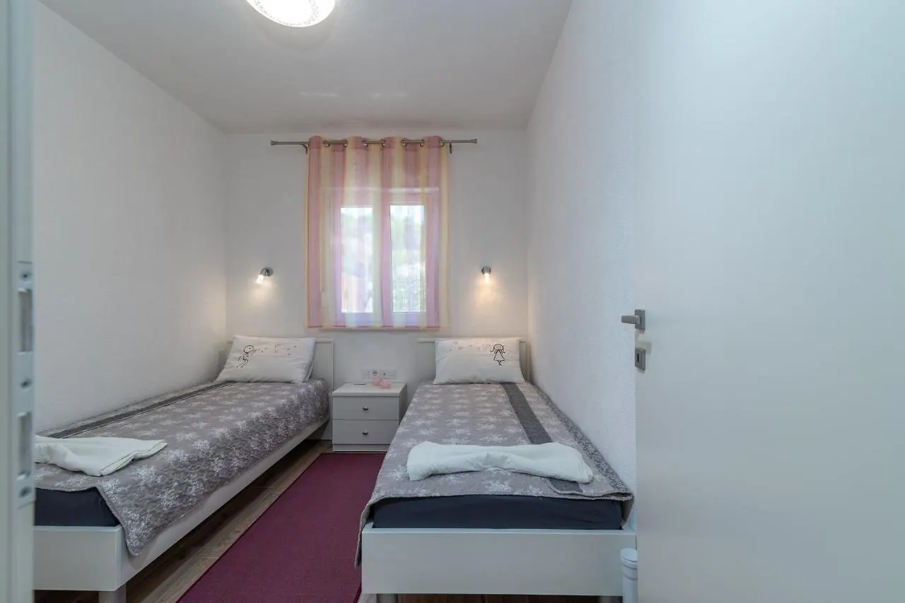 Apartment Gagula With Jacuzzi 트로기르