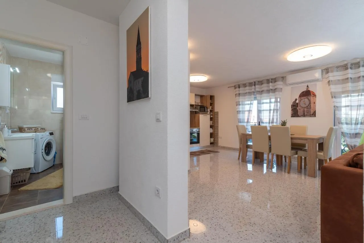 Apartment Gagula With Jacuzzi Trogir