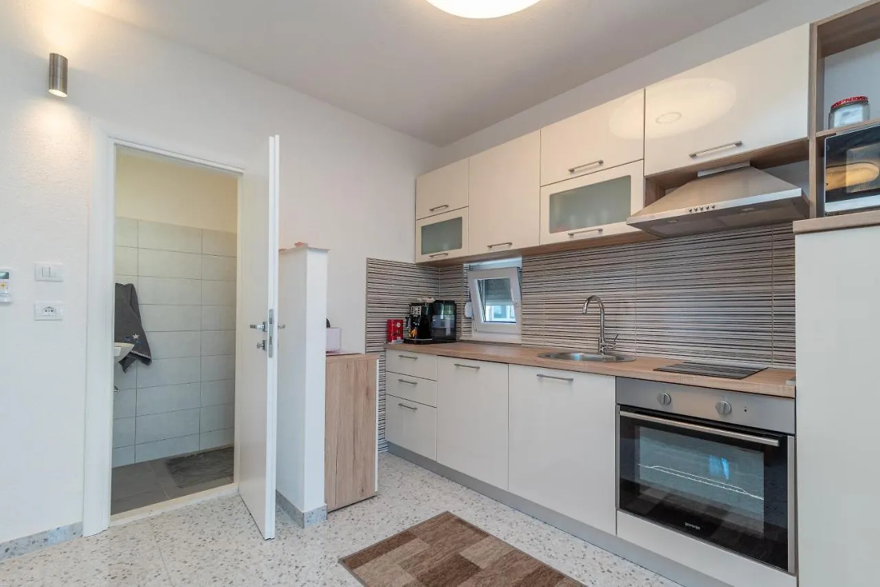 Apartment Gagula With Jacuzzi Trogir