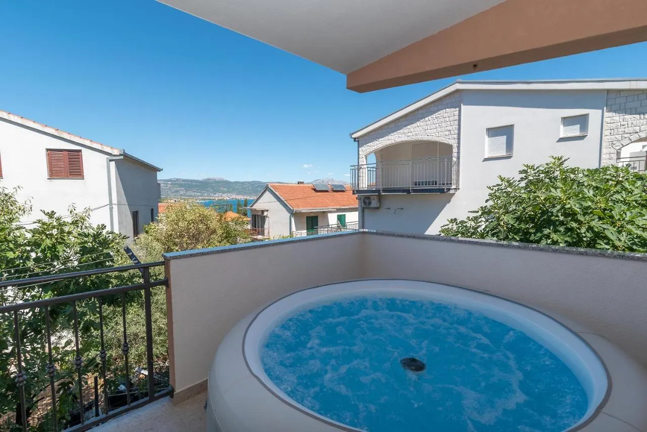 Apartment Gagula With Jacuzzi Trogir
