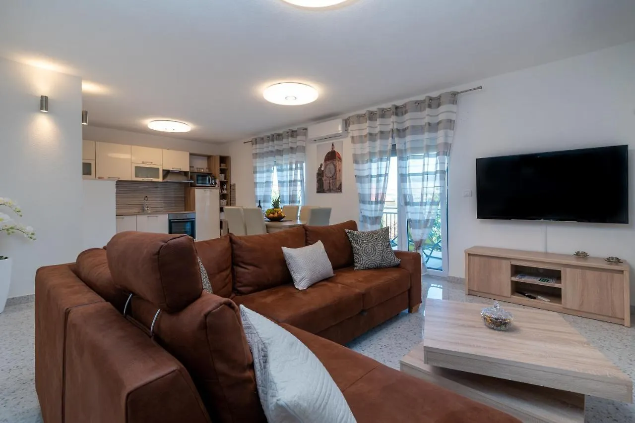 Apartment Gagula With Jacuzzi Trogir 0*,  Croatia