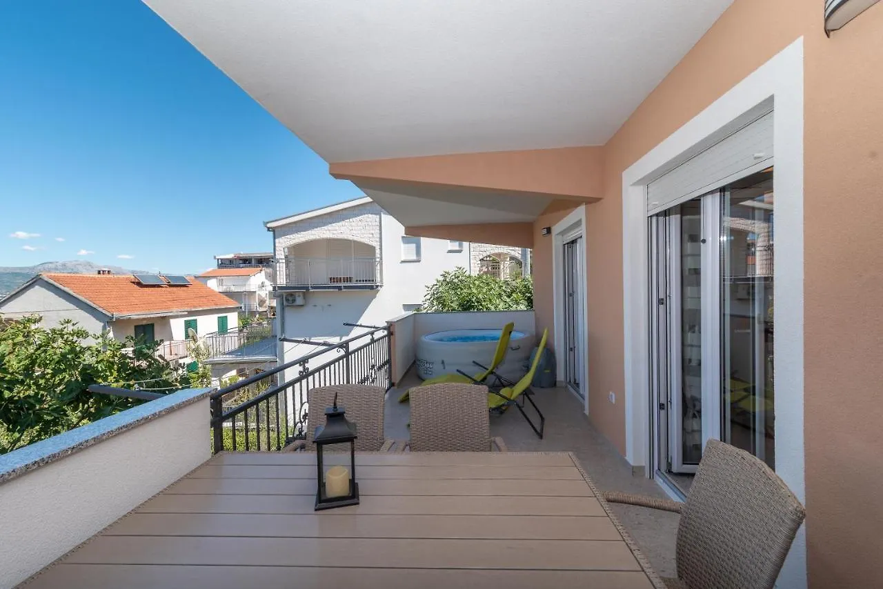 Apartment Gagula With Jacuzzi Trogir Croatia