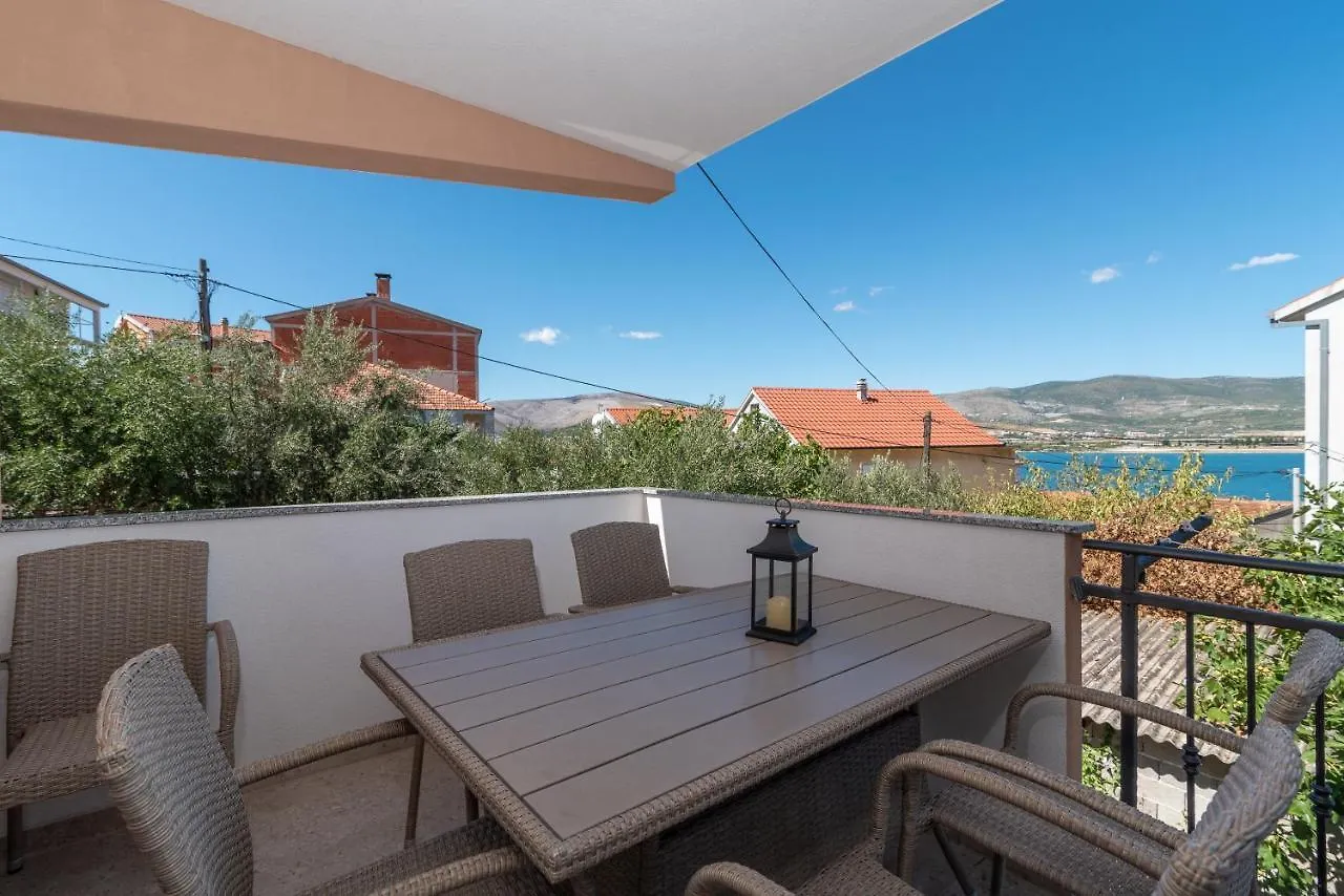 Apartment Gagula With Jacuzzi Trogir