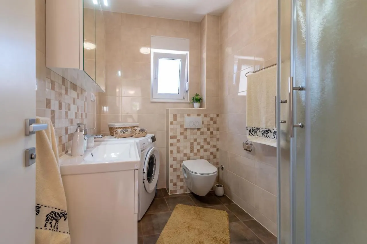 Apartment Gagula With Jacuzzi Trogir