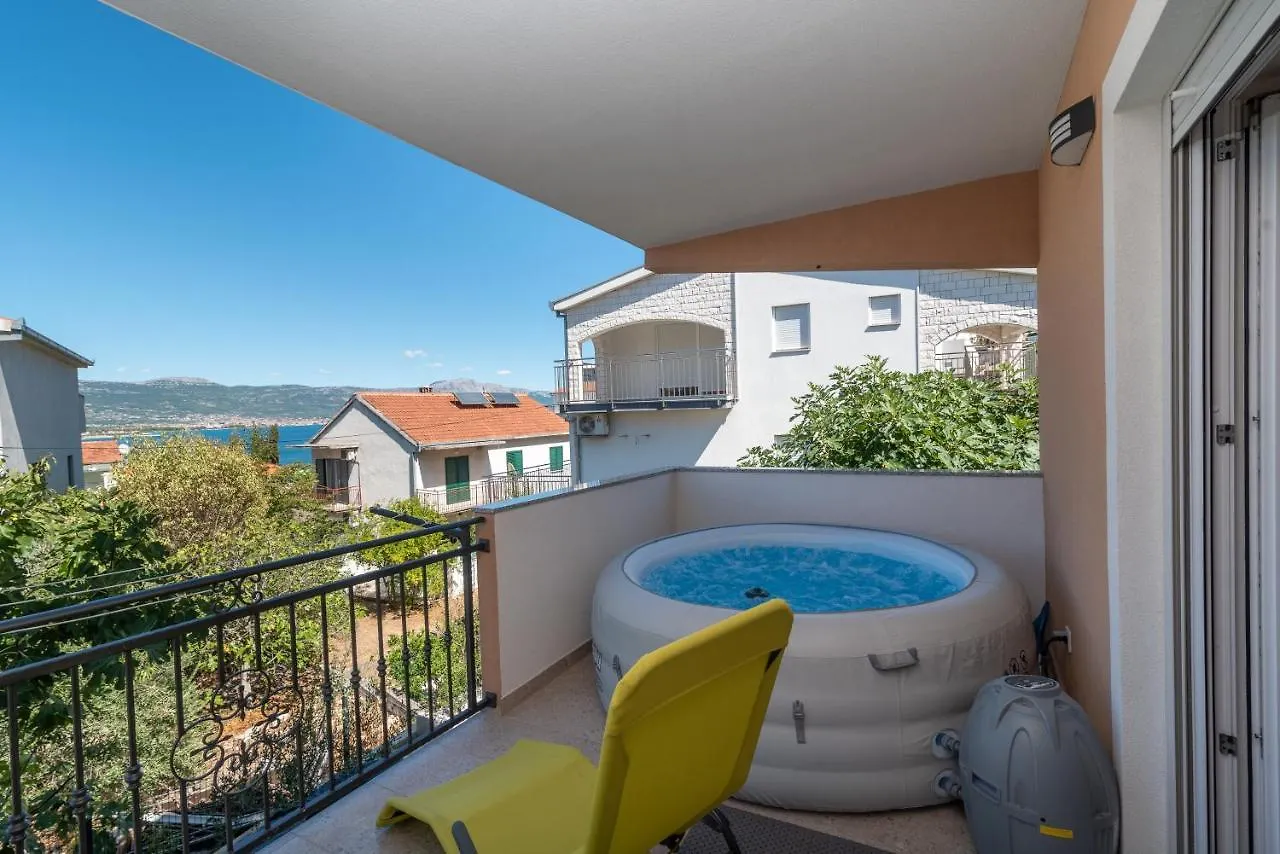 Apartment Gagula With Jacuzzi Trogir