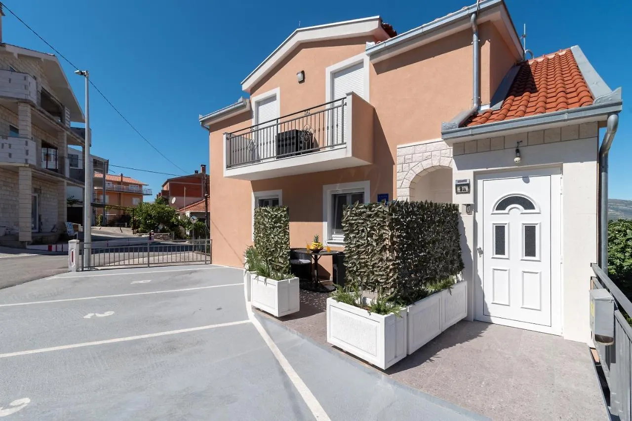 Apartment Gagula With Jacuzzi Trogir