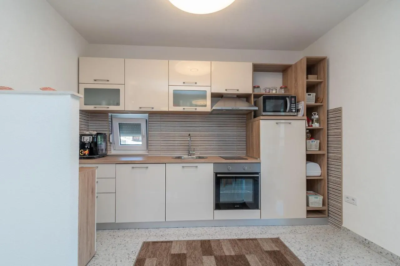 Apartment Gagula With Jacuzzi Trogir 0*,