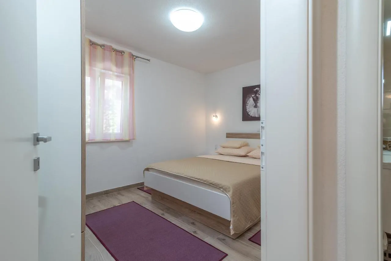 Apartment Gagula With Jacuzzi Trogir