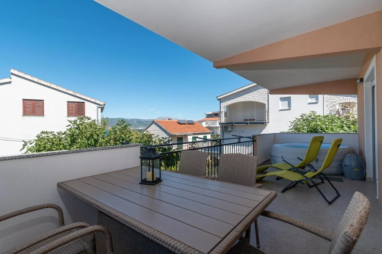 Apartment Gagula With Jacuzzi Trogir