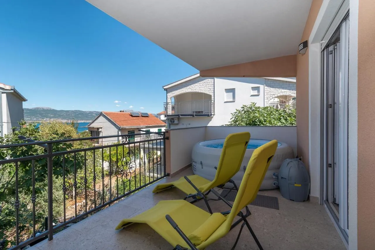 Apartment Gagula With Jacuzzi Trogir