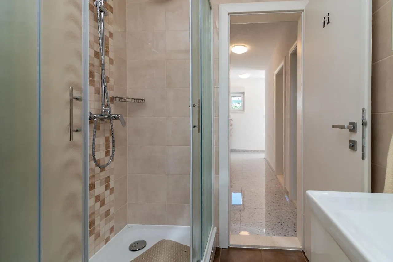 Apartment Gagula With Jacuzzi Trogir 0*,