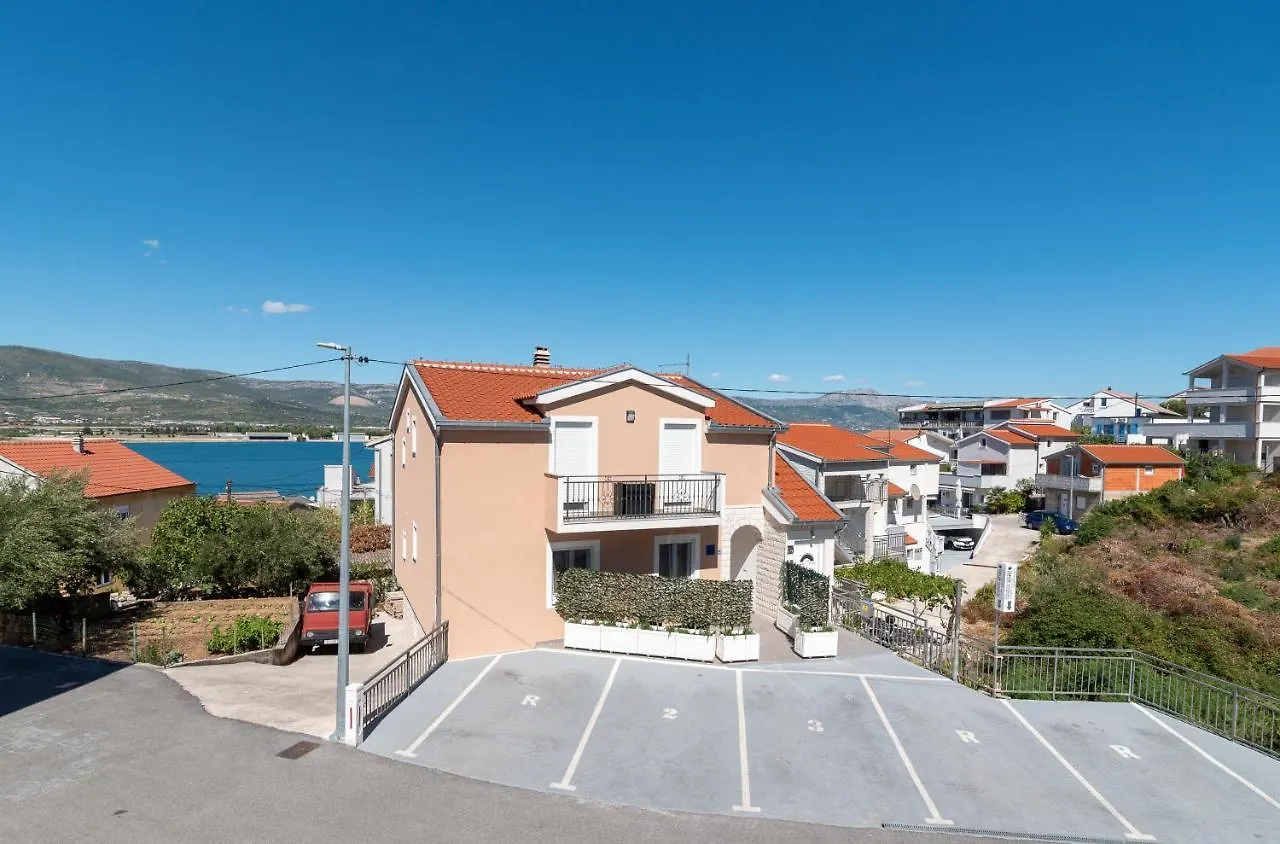 Apartment Gagula With Jacuzzi Trogir 0*,  Kroatië
