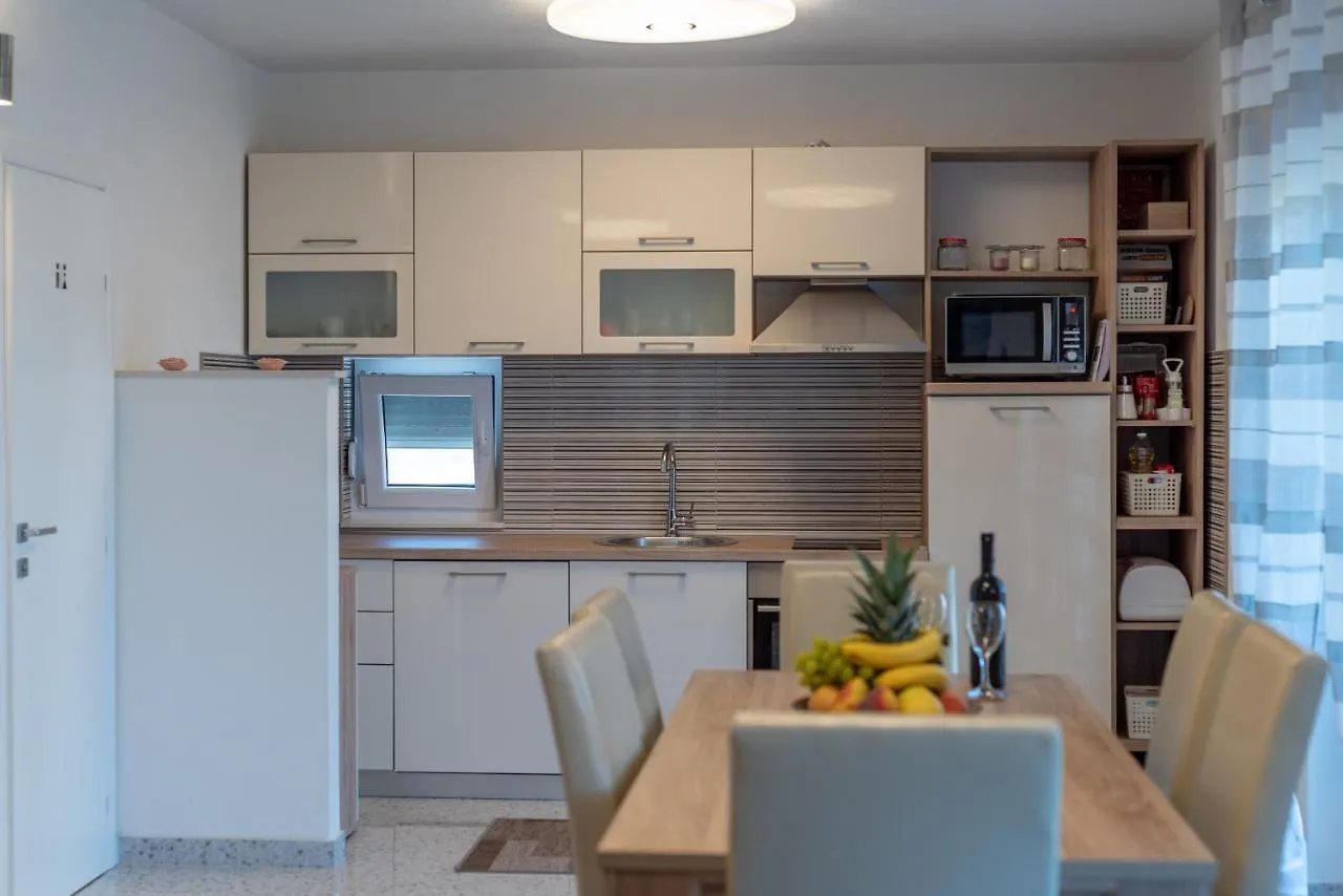 Apartment Gagula With Jacuzzi Trogir