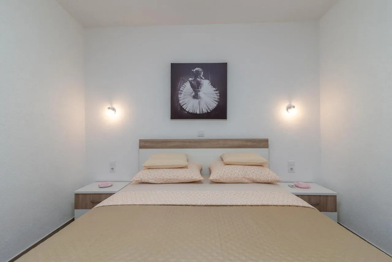 Apartment Gagula With Jacuzzi Trogir