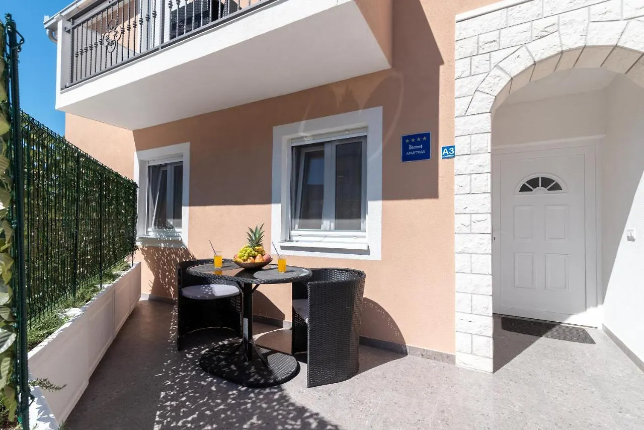 Apartment Gagula With Jacuzzi Trogir Croatia